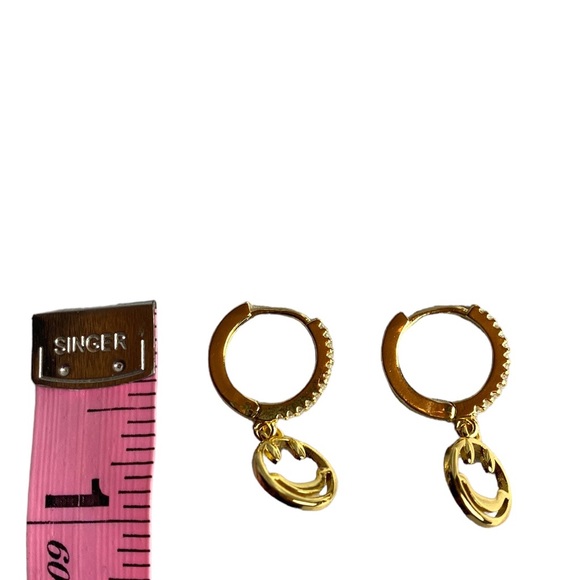 18K gold Plated Smiley Face Emoji Iced Zirconia Huggie Hoop Drop Hinge Earrings - Picture 7 of 9